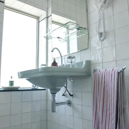 Poortgebouw 2a, Huisduinen, 500m Het * Huisduinen